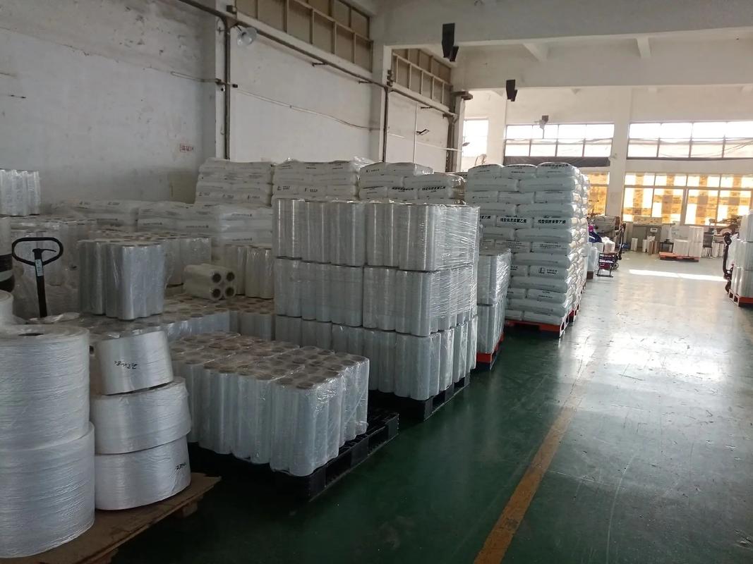 晨光中的工業(yè)脈動(dòng) 探訪塑料包裝材料生產(chǎn)車間實(shí)景